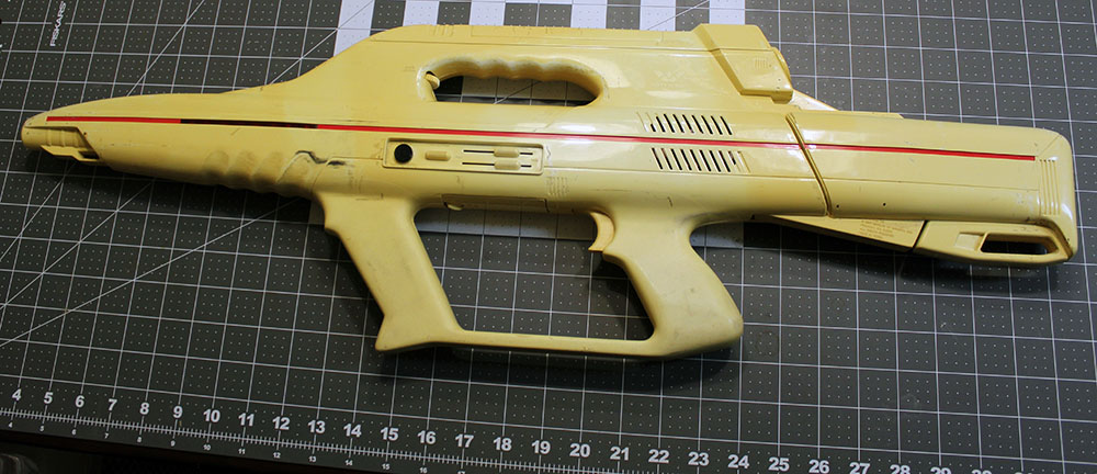 a badly yellowed Lazer Tag Starlyte Pro
